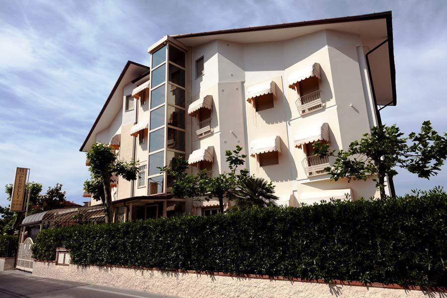 Hotel Peselli Marina di Massa Kültér fotó